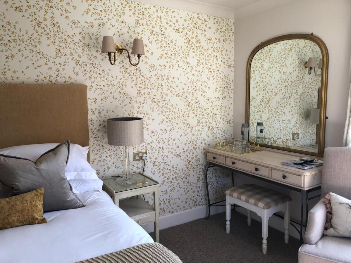 Hotel The Old Mill à Lymington Extérieur photo